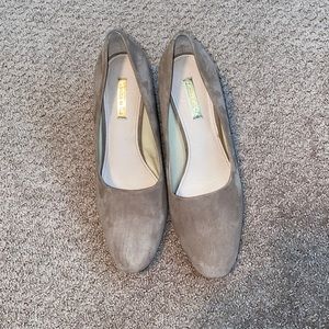 Louise et Cie suede light tan/taupe color pumps size 9